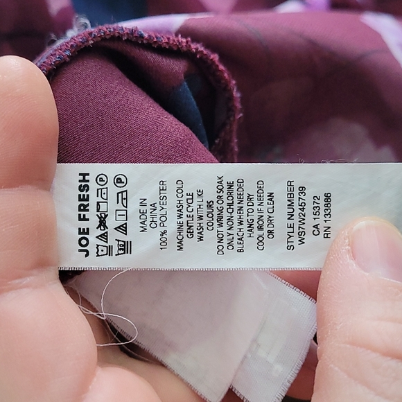 ☆Free Add On☆ GUC Joe Fresh Sleeveless Burgandy Floral Blouse Size M - Picture 4 of 4